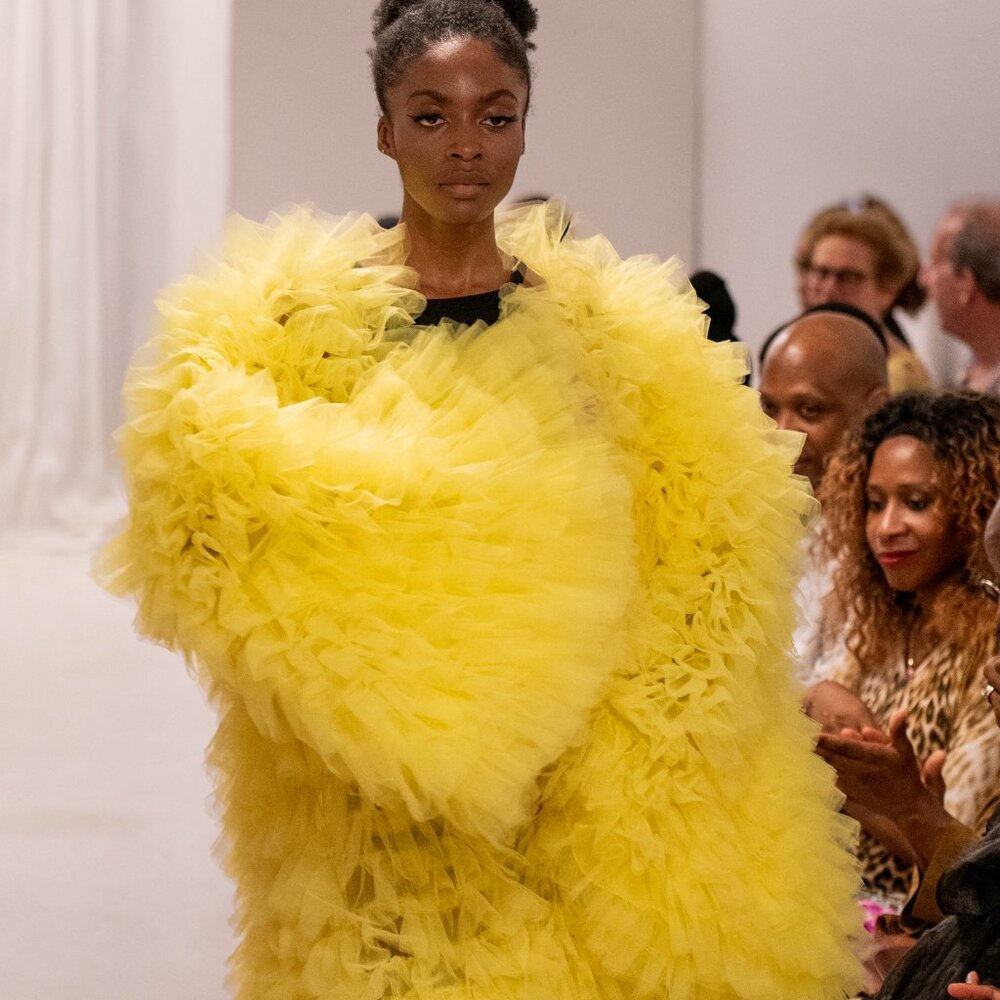 Beautiful fluffy high fashion tulle coat - Picture 3 of 7